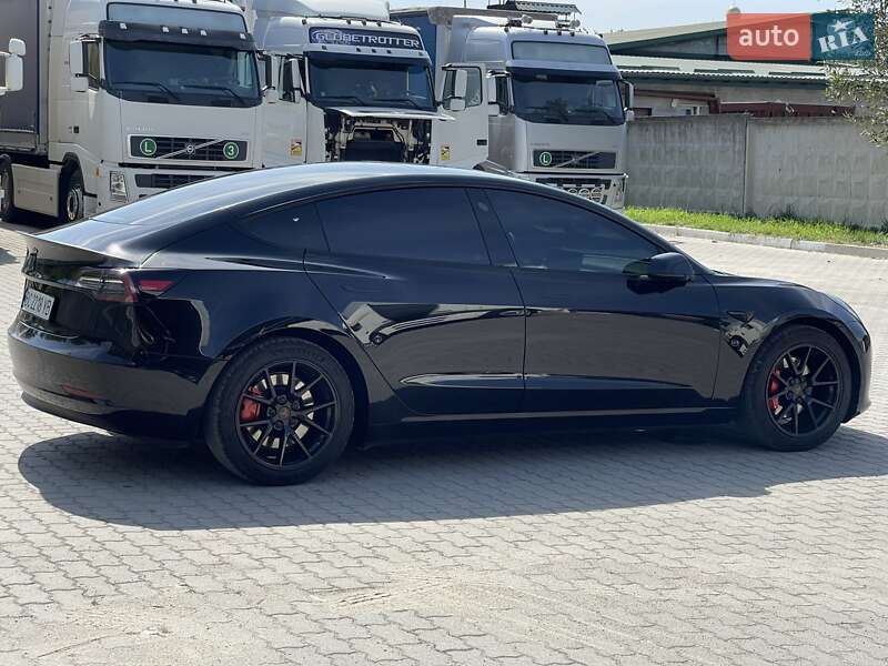 Седан Tesla Model 3 2021 в Львове