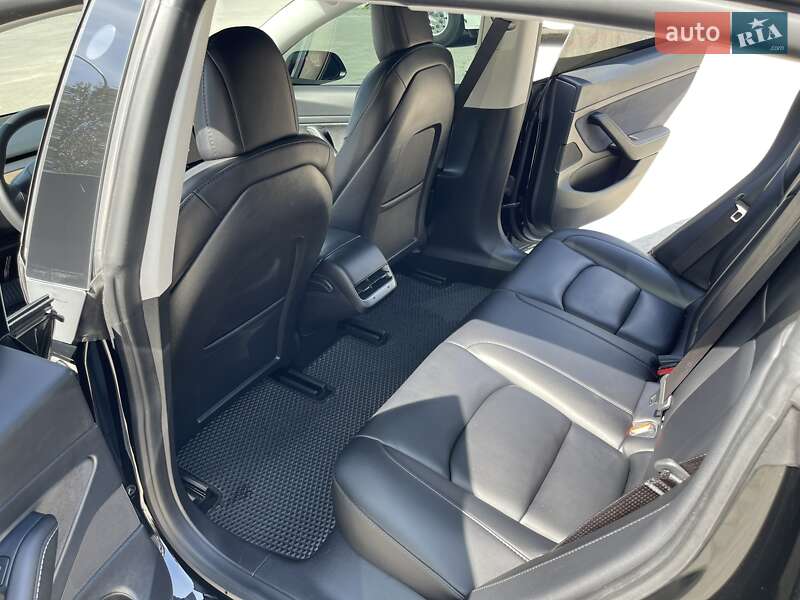 Седан Tesla Model 3 2021 в Львове