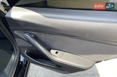 Седан Tesla Model 3 2021 в 