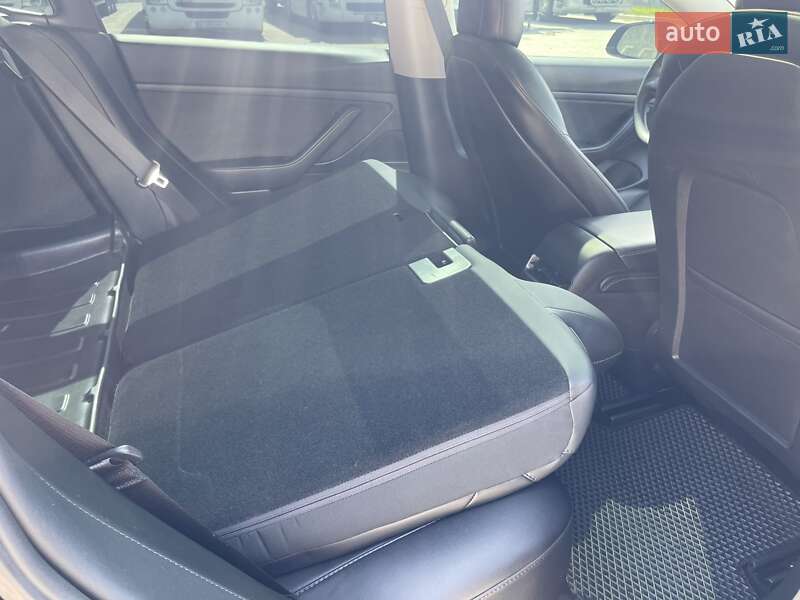 Седан Tesla Model 3 2021 в Львове