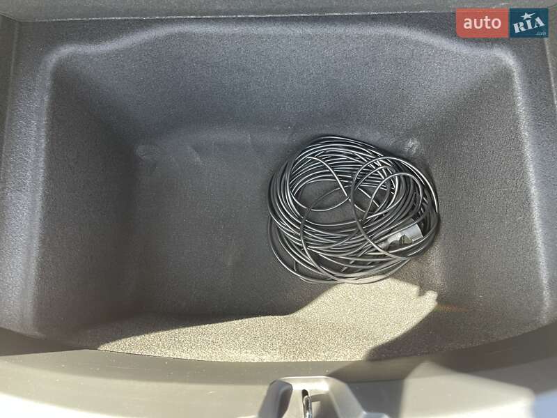 Седан Tesla Model 3 2021 в Львове