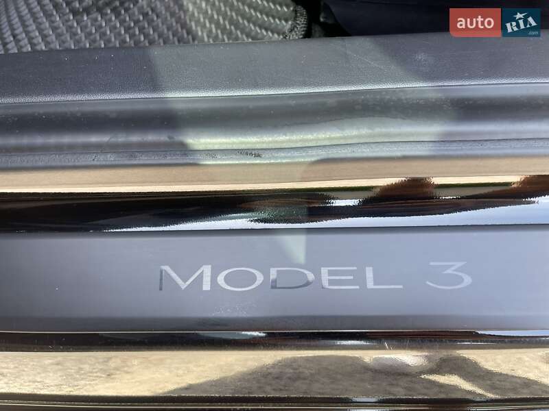 Седан Tesla Model 3 2021 в Львове