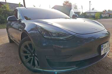 TESLA MODEL 3 2022