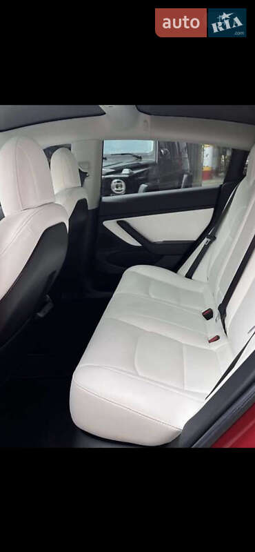 Седан Tesla Model 3 2019 в Львові