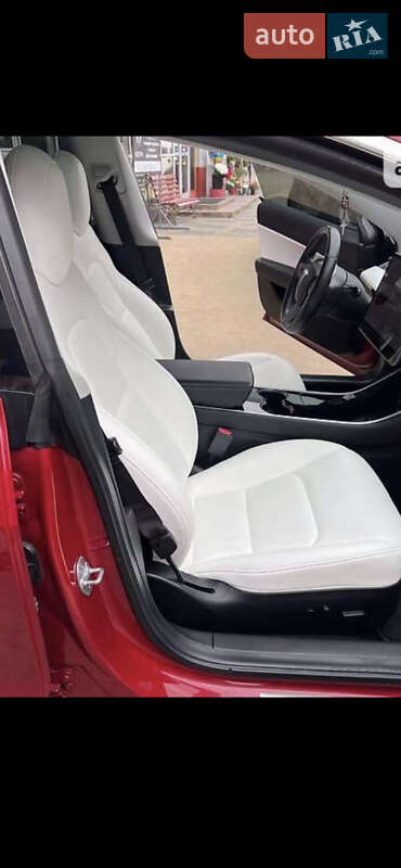 Седан Tesla Model 3 2019 в Львові