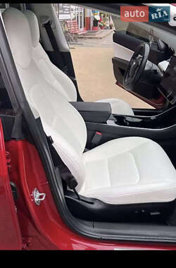 Седан Tesla Model 3 2019 в 