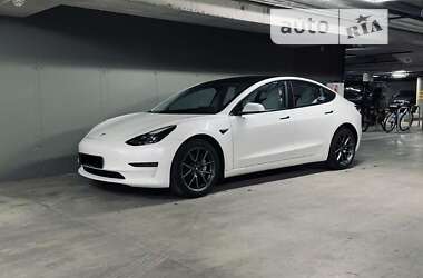 Седан Tesla Model 3 2021 в Львове