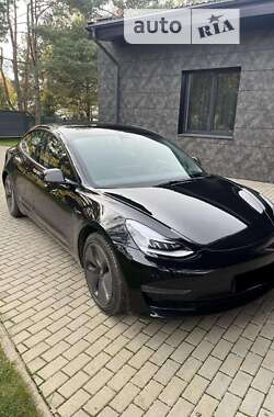 Седан Tesla Model 3 2021 в Киеве