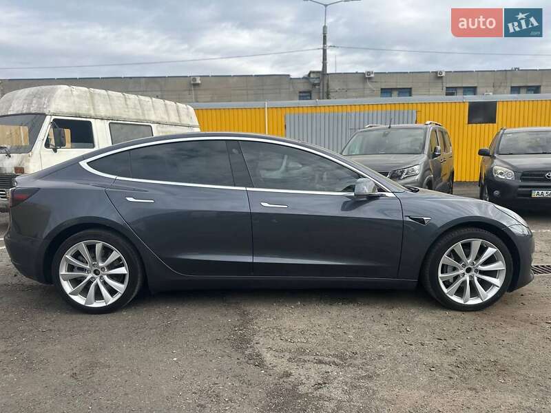 Седан Tesla Model 3 2019 в Києві