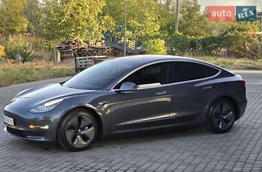 Седан Tesla Model 3 2019 в Першотравенске