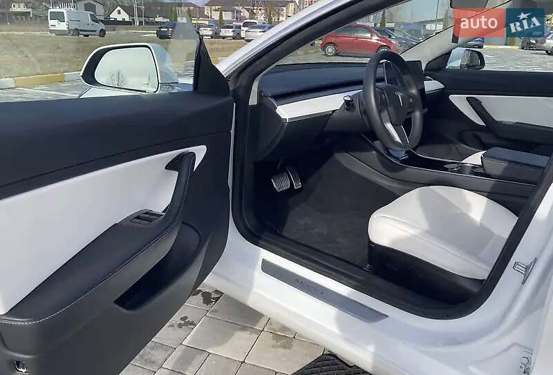 Седан Tesla Model 3 2019 в Білій Церкві