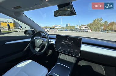 Седан Tesla Model 3 2022 в 