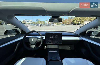 Седан Tesla Model 3 2022 в 