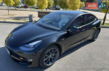 Седан Tesla Model 3 2022 в 