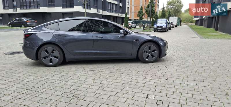 Седан Tesla Model 3 2020 в Івано-Франківську