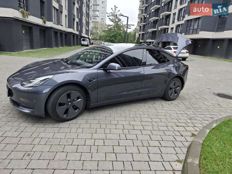 Седан Tesla Model 3 2020 в Івано-Франківську