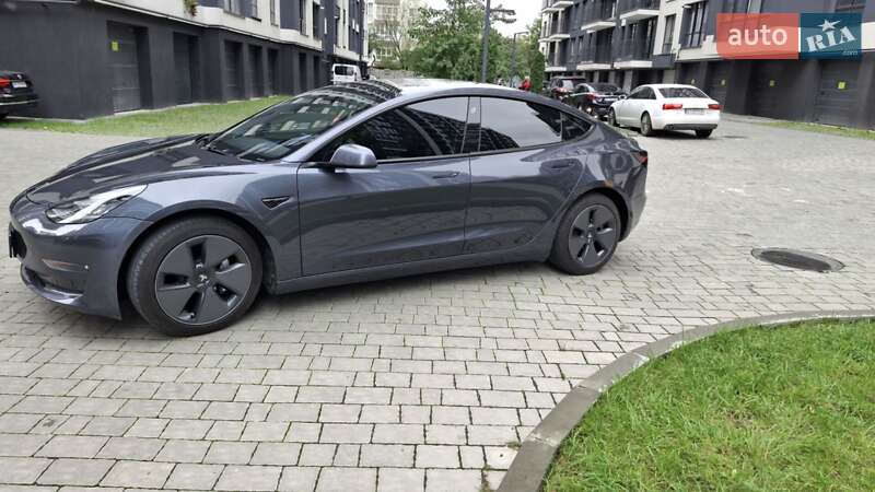 Седан Tesla Model 3 2020 в Івано-Франківську