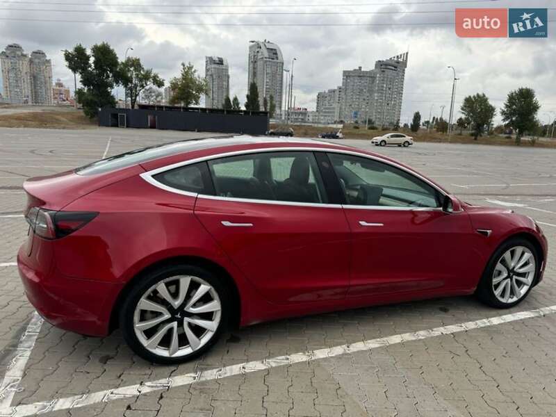 Седан Tesla Model 3 2019 в Киеве