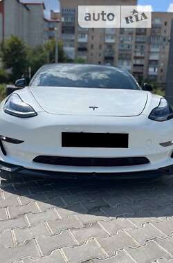 Седан Tesla Model 3 2021 в Киеве