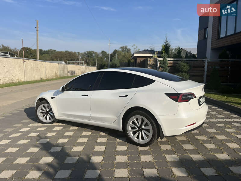 Седан Tesla Model 3 2021 в Стрию
