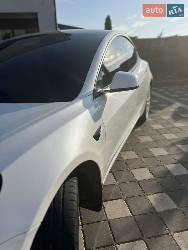 Седан Tesla Model 3 2021 в Стрию