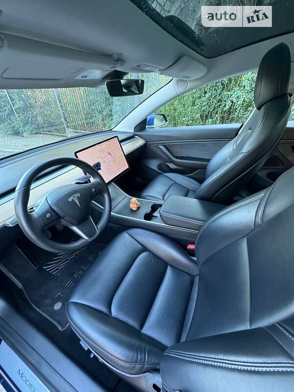 Седан Tesla Model 3 2018 в Львові