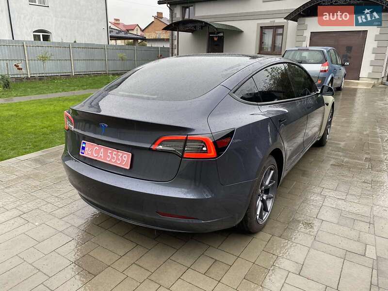 Седан Tesla Model 3 2023 в Києві