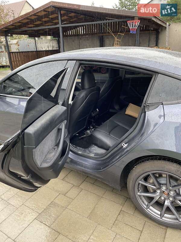 Седан Tesla Model 3 2023 в Києві