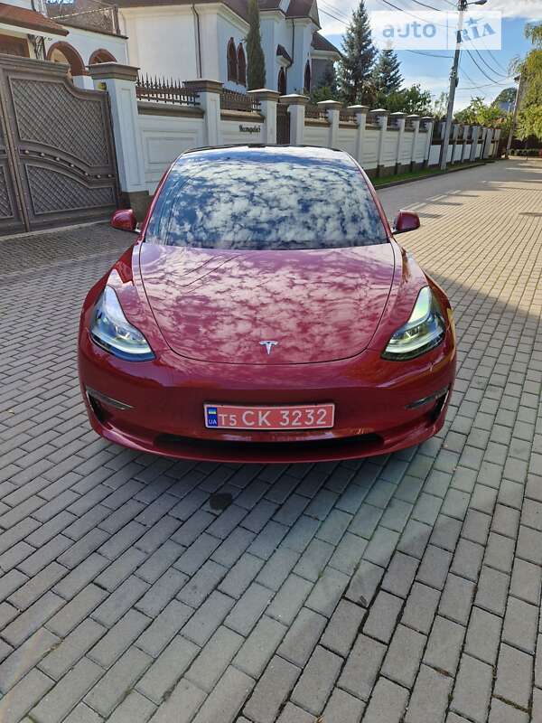 Седан Tesla Model 3 2021 в Рівному