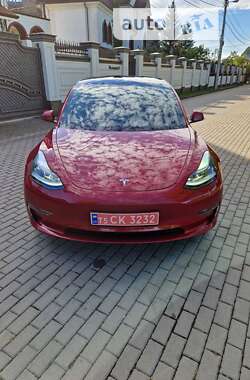 Седан Tesla Model 3 2021 в 