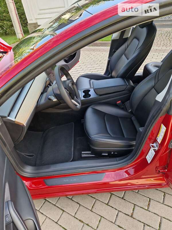 Седан Tesla Model 3 2021 в Рівному