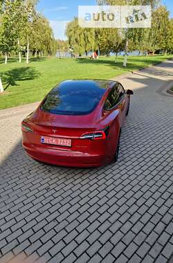 Седан Tesla Model 3 2021 в 