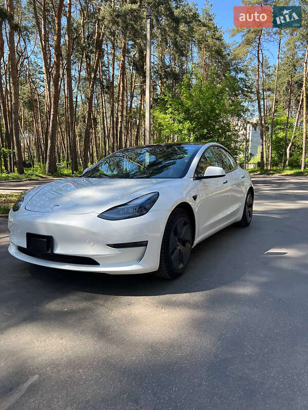 Седан Tesla Model 3 2021 в Черкасах