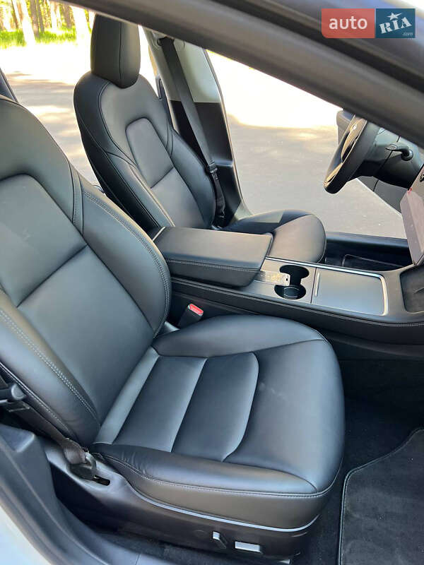 Седан Tesla Model 3 2021 в Черкасах