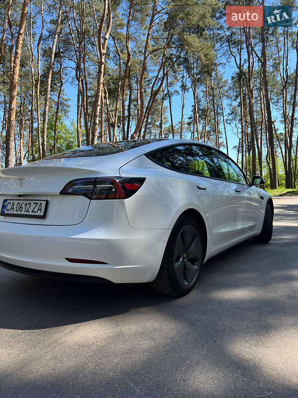 Седан Tesla Model 3 2021 в Черкасах