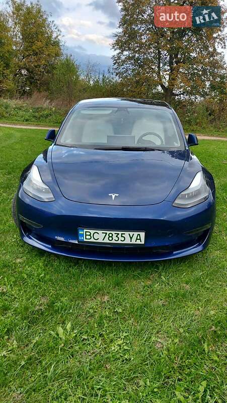Седан Tesla Model 3 2022 в Самборі