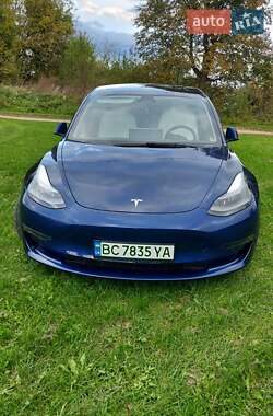 Седан Tesla Model 3 2022 в 