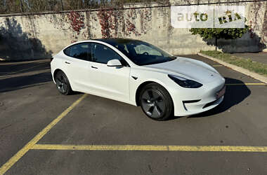 Седан Tesla Model 3 2022 в 