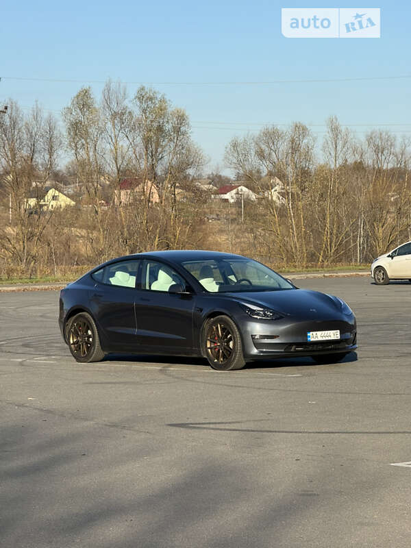 Седан Tesla Model 3 2021 в Киеве фото 3 Седан Tesla Model 3 2021 в Киеве