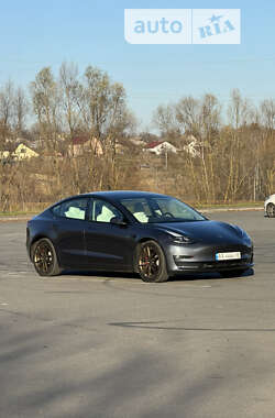 Седан Tesla Model 3 2021 в 