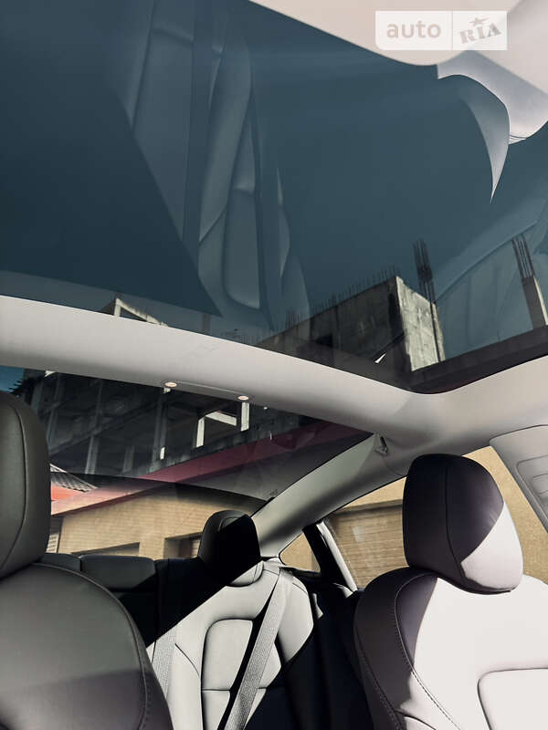 Седан Tesla Model 3 2022 в Івано-Франківську