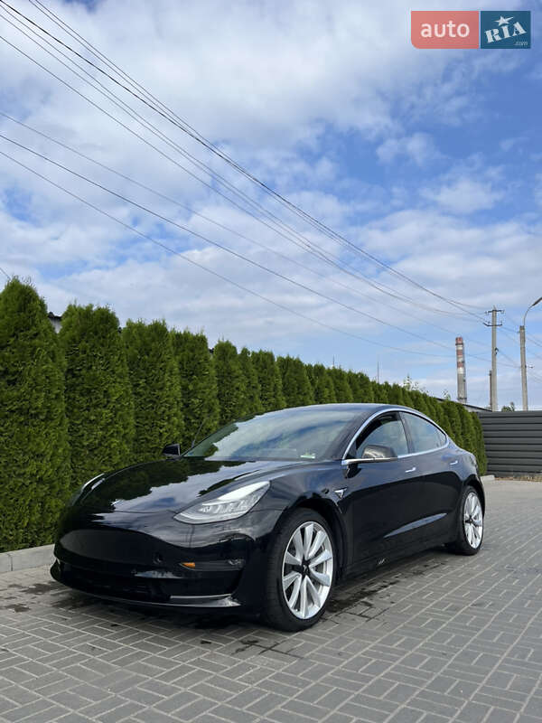 Седан Tesla Model 3 2020 в Черкассах