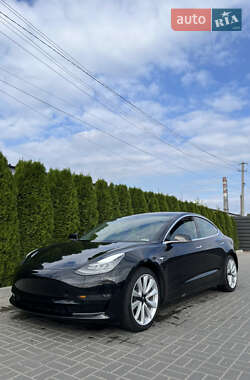 Седан Tesla Model 3 2020 в 