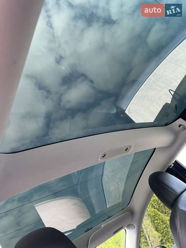 Седан Tesla Model 3 2020 в Черкассах