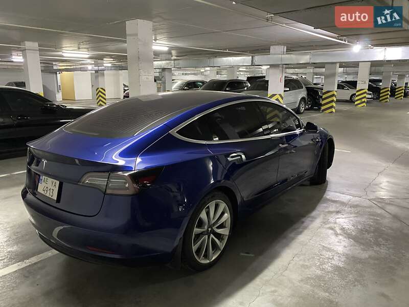 Седан Tesla Model 3 2018 в Дніпрі
