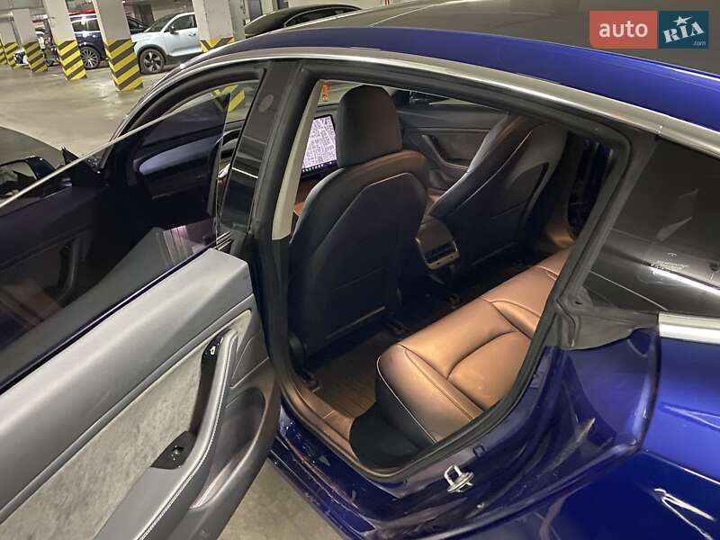 Седан Tesla Model 3 2018 в Дніпрі
