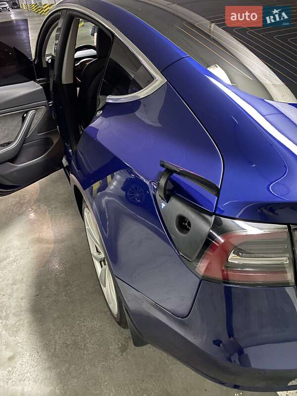 Седан Tesla Model 3 2018 в Дніпрі