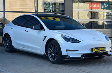 Седан Tesla Model 3 2023 в 