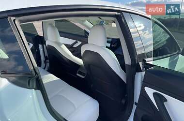 Седан Tesla Model 3 2021 в 