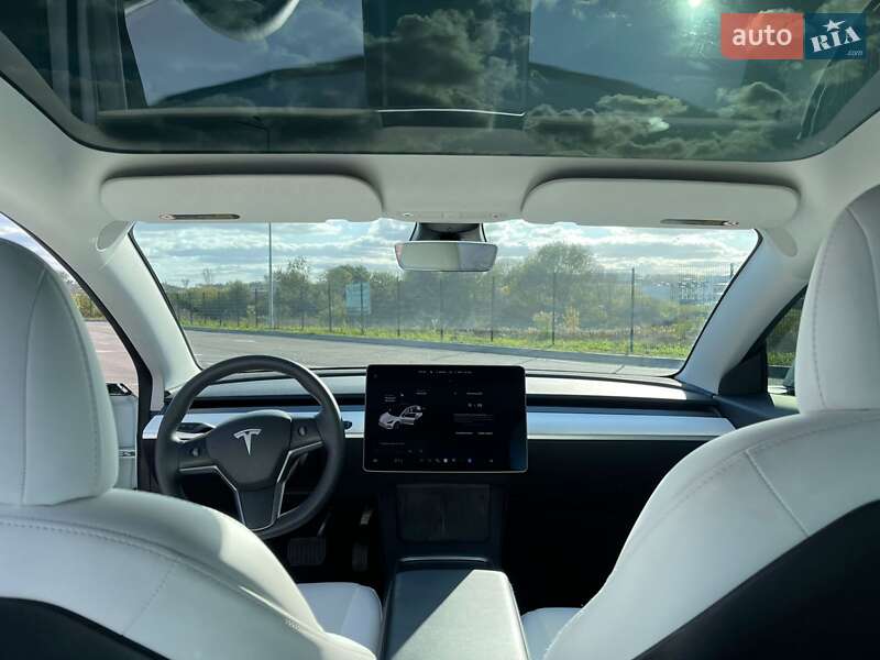 Седан Tesla Model 3 2021 в Рівному